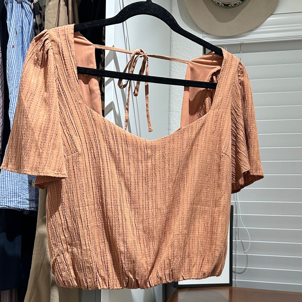Astr Peach Textured Short-Sleeve Crop Top
